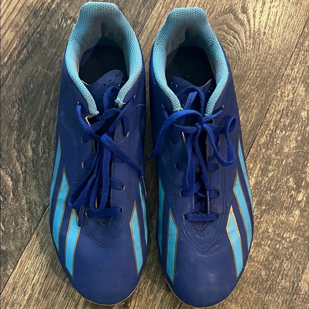 Boys Adidas Messi soccer cleat